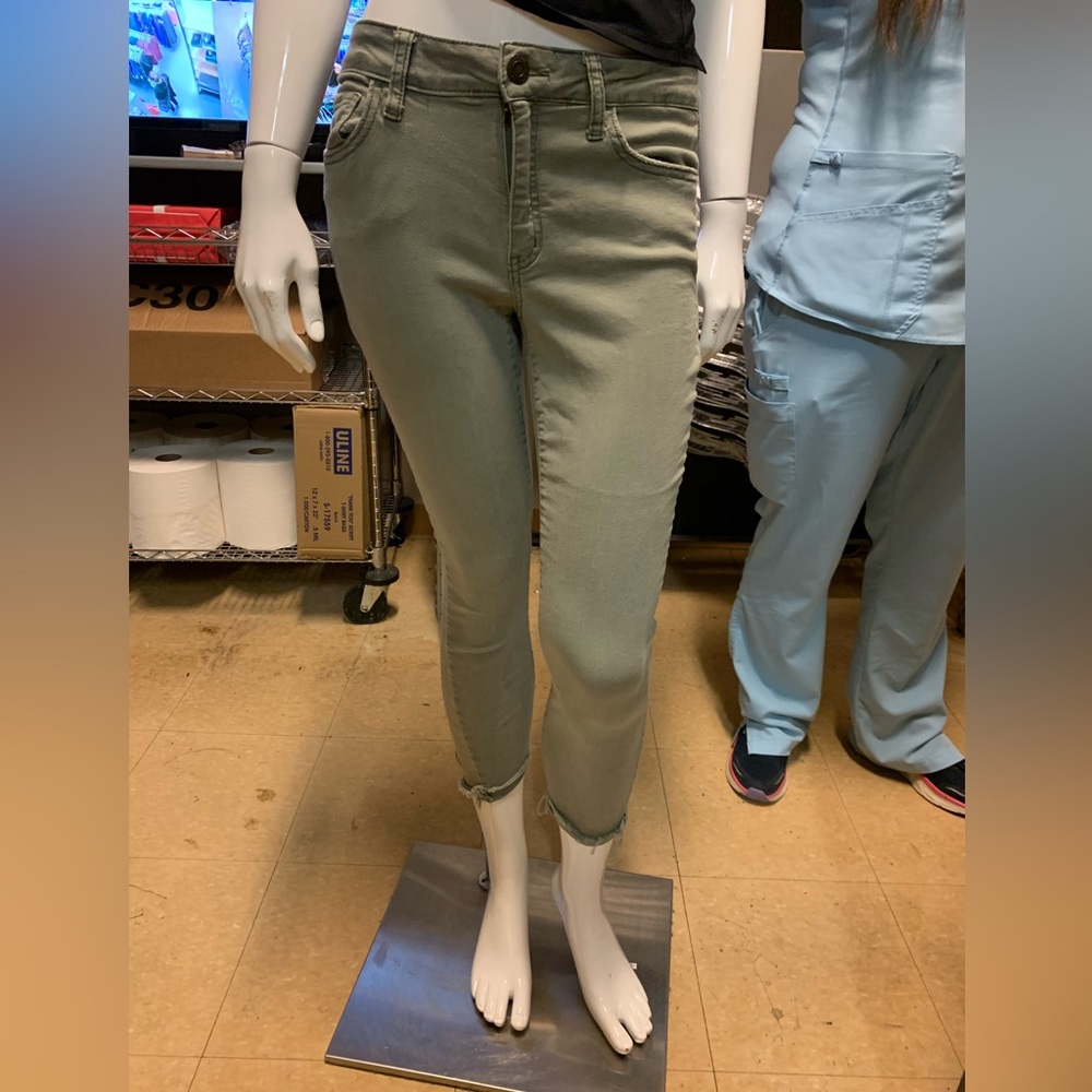 GREEN SKINNY CAPRIS